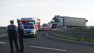 Maichingen:Motorrad kollidiert mit LKW 