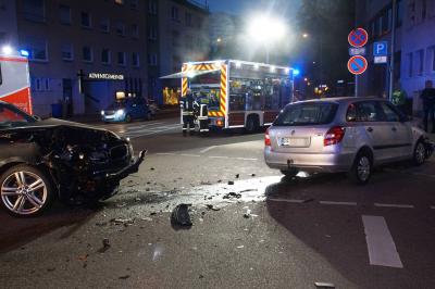 Pforzheim: schwerer Verkehrsunfall durch Rotlichtverstoss - 2 Verletzte Personen