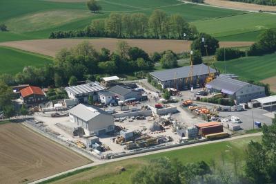 Gondelsheim: Gewerbegebietsfest wo Firmen, Feuerwehr und Rotes Kreuz sich praesentieren