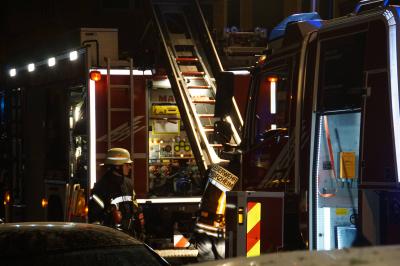 Pforzheim: Geruempel verursacht ein Feuer auf dem Balkon - Grossaufgebot an Feuerwehr