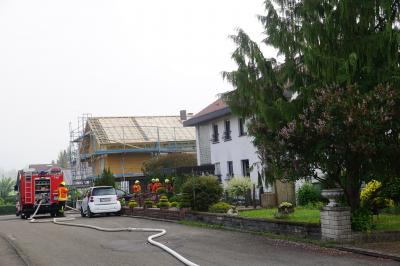 Hattenhofen: Brennendes Fett mit Wasser geloescht