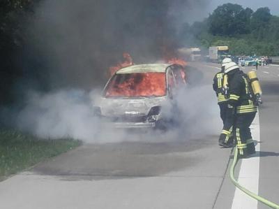 Gruibingen: PKW geht in Flammen auf - A8 voll gesperrt