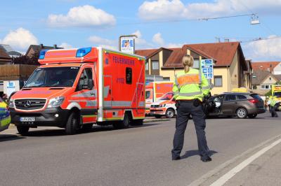 Leinfelden - Echterdingen: Vorfahrtsunfall sorgt fuer 4 verletzte
