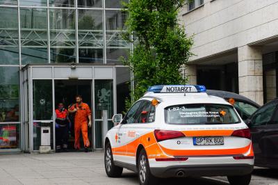 Goeppingen: Abgelehnter Asylbewerber zuendet sich im Landratsamt an - 35 -Jaehriger lebensgefaehrlich verletzt