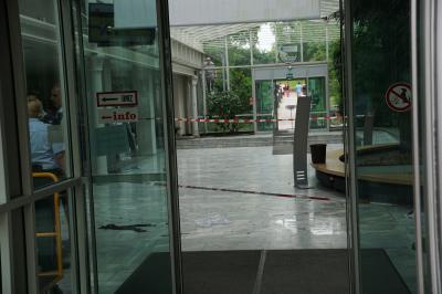 Goeppingen: Abgelehnter Asylbewerber zuendet sich im Landratsamt an - 35 -Jaehriger lebensgefaehrlich verletzt