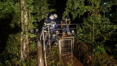 Sindelfingen: Starkregen ueberflutet Keller und Strasse