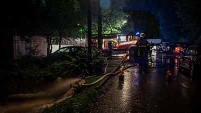 Sindelfingen: Starkregen ueberflutet Keller und Strasse