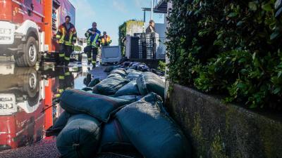 Ehningen: Strassen nach Starkregen ueberflutet