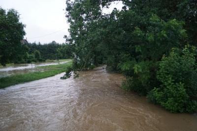 Kirchheim / Hochdorf: Starkregen setzt Klinik Unterwasser - In Hochdorf steht das Wasser 1,5 Meter hoch
