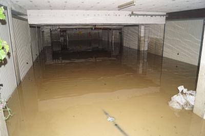 Hochdorf: In Hochdorf steht das Wasser 1,5 Meter hoch -THW pumpt Tiefgaragen leer