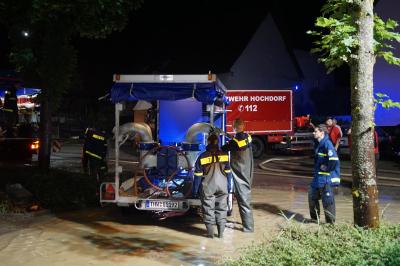 Hochdorf: In Hochdorf steht das Wasser 1,5 Meter hoch -THW pumpt Tiefgaragen leer