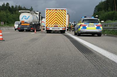 Wimsheim: Verkehrsunfall mit zwei beteiligte Lastwagen - langer Stau