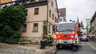 Sindelfingen: Brand im Aussenbereich eines Gebaeude 