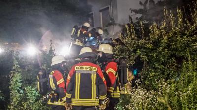 Boeblingen: Feuerwehr muss einem brennenden Gartenhaus ausruecken