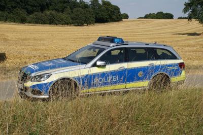 Eisingen: Heuballenpresse fuehrt zu einem grossen Flaechenbrand
