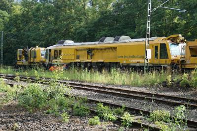 Maulbronn: ein Instandhaltungslok war in Vollbrand - Gefahrgut ausgetreten - hoher Sachschaden