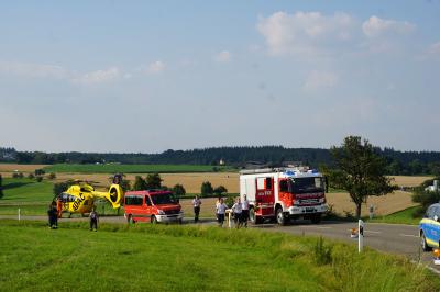 Unterbergen: Motorrad kollidiert frontal mit PKW - 3 Verletzte Personen  sowie 3 Hunde 