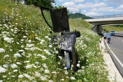 Suessen: schwerer Verkehrsunfall auf der B466 - 3 PKW Totalschaden und mehrere Verletzte darunter auch Kinder