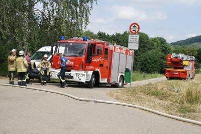 Oelbronn: Arbeitszug faengt auf der Fahrt Feuer - eine Person leicht Verletzt