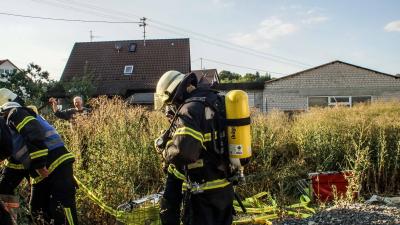 Darmsheim: Die Feuerwehr uebt in einem Abbruchhaus