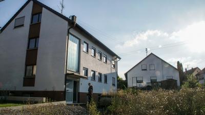 Darmsheim: Die Feuerwehr uebt in einem Abbruchhaus