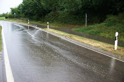 Nuertingen: Gewitter mit Starkregen sorgt fuer vollgelaufene Keller