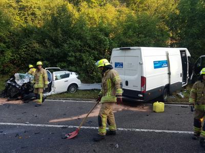 Enzberg: Verkehrsunfall fordert schwer Verletzten, Strasse voll gesperrt