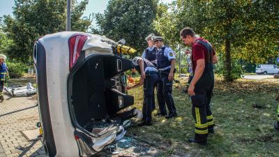 Sindelfingen: Mercedes Fahrerin ueberschlaegt sich und landet auf einem Bus Parkplatz beim Mercedes Werk