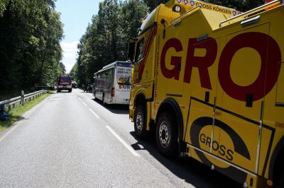 Grafenberg: Toedlicher Unfall - Pkw kollidiert mit Linienbus - mehrere Verletze 