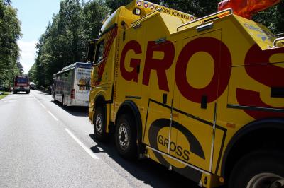 Grafenberg: Toedlicher Unfall - Pkw kollidiert mit Linienbus - mehrere Verletze 