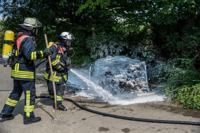 Wendlingen: Container brennt auf Friedhof