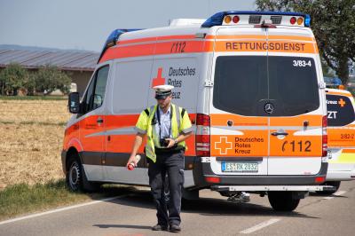 Filderstadt-Bernhausen: Pkw landet auf der Seite, drei leicht Verletzte