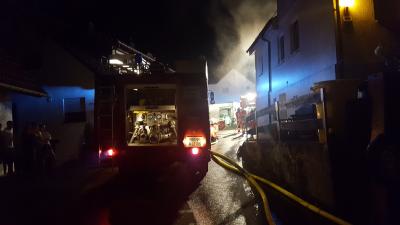 Auenwald: Schuppenbrand neben Einfamilienhaus