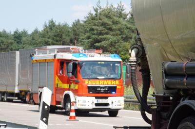 Ubstadt-Weiher: Autobahn 5 - Lkw erfasst Wohnwagengespann auf Standpur - mehrere Personen Verletzt darunter Lebensgefahr