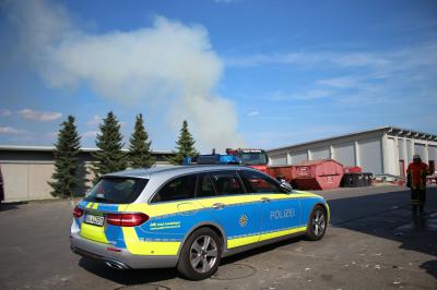 Winnenden: schief entsorgungsbetrieb muellhaufen brennt 