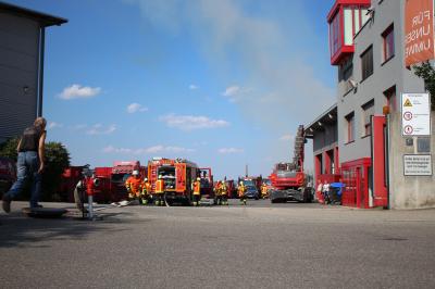 Winnenden: schief entsorgungsbetrieb muellhaufen brennt 
