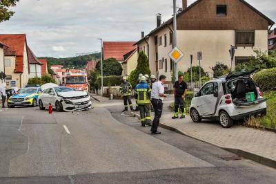 Gerlingen: Smart und Mercedes kollidieren auf Kreuzung - zwei Verletzte