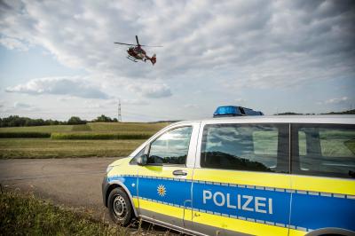Grossbettlingen: 4 Verletzte und einen toten Hund forderte ein Frontalzusammenstoss - Rettungshubschrauber im Einsatz