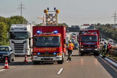 Ludwigsburg: PKW landet nach Unfall auf dem Dach - zwei Verletzte