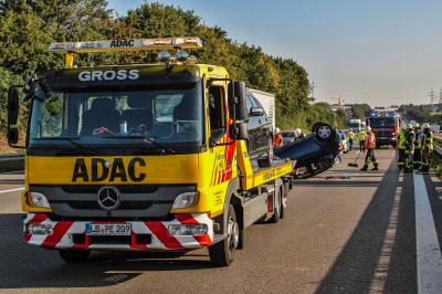 Ludwigsburg: PKW landet nach Unfall auf dem Dach - zwei Verletzte