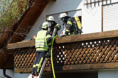 Waeschenbeuren: Kellerbrand loest Grosseinsatz aus