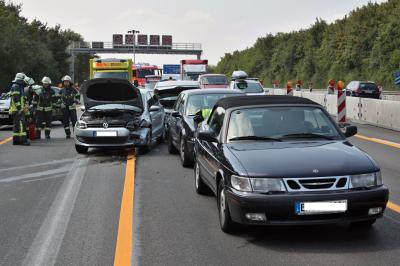 Ditzingen:Auffahrunfall auf der A81 bei Ditzingen fordert mehrere Verletzte 