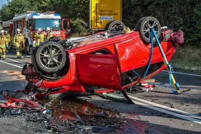 Schwieberdingen: Fuenf Schwerverletzte nach Verkehrsunfall - zwei Rettungshubschrauber im Einsatz