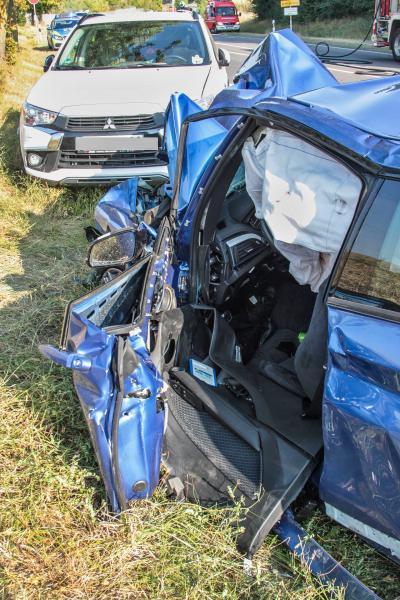 Schwieberdingen: Fuenf Schwerverletzte nach Verkehrsunfall - zwei Rettungshubschrauber im Einsatz