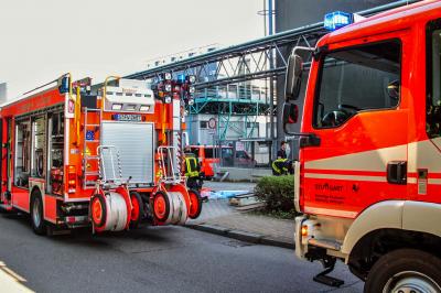 Stuttgart-Vaihingen: Grossaufgebot nach Salzsaeure Austritt an der Uni