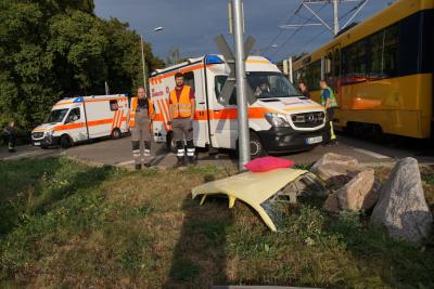 Stuttgart Zuffenhausen: Dritter Tag nacheinander -PKW mit Stadtbahn kollidiert