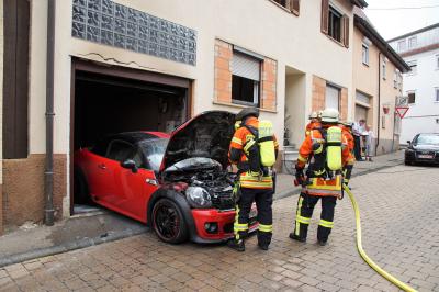 Neuffen: Fahrzeug brennt in Garage