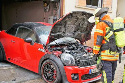 Neuffen: Fahrzeug brennt in Garage