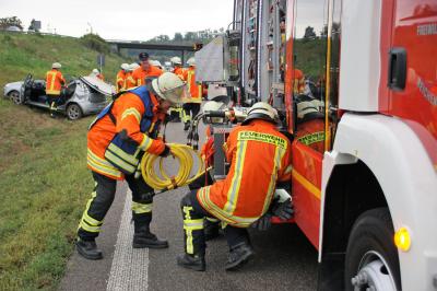 Reichenbach: Pkw ueberschlaegt sich auf B10