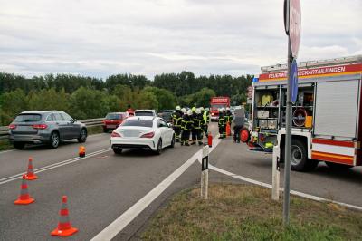 Neckartailfingen: Unfall mit drei Pkw fordert mehrere Verletzte